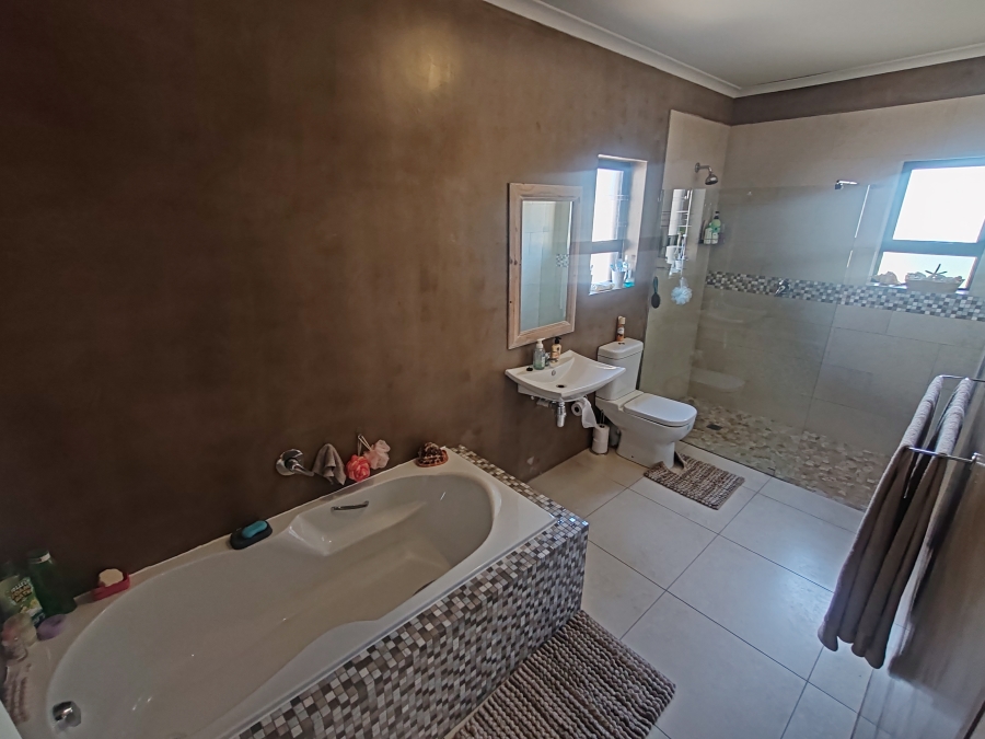 4 Bedroom Property for Sale in Country Club Western Cape